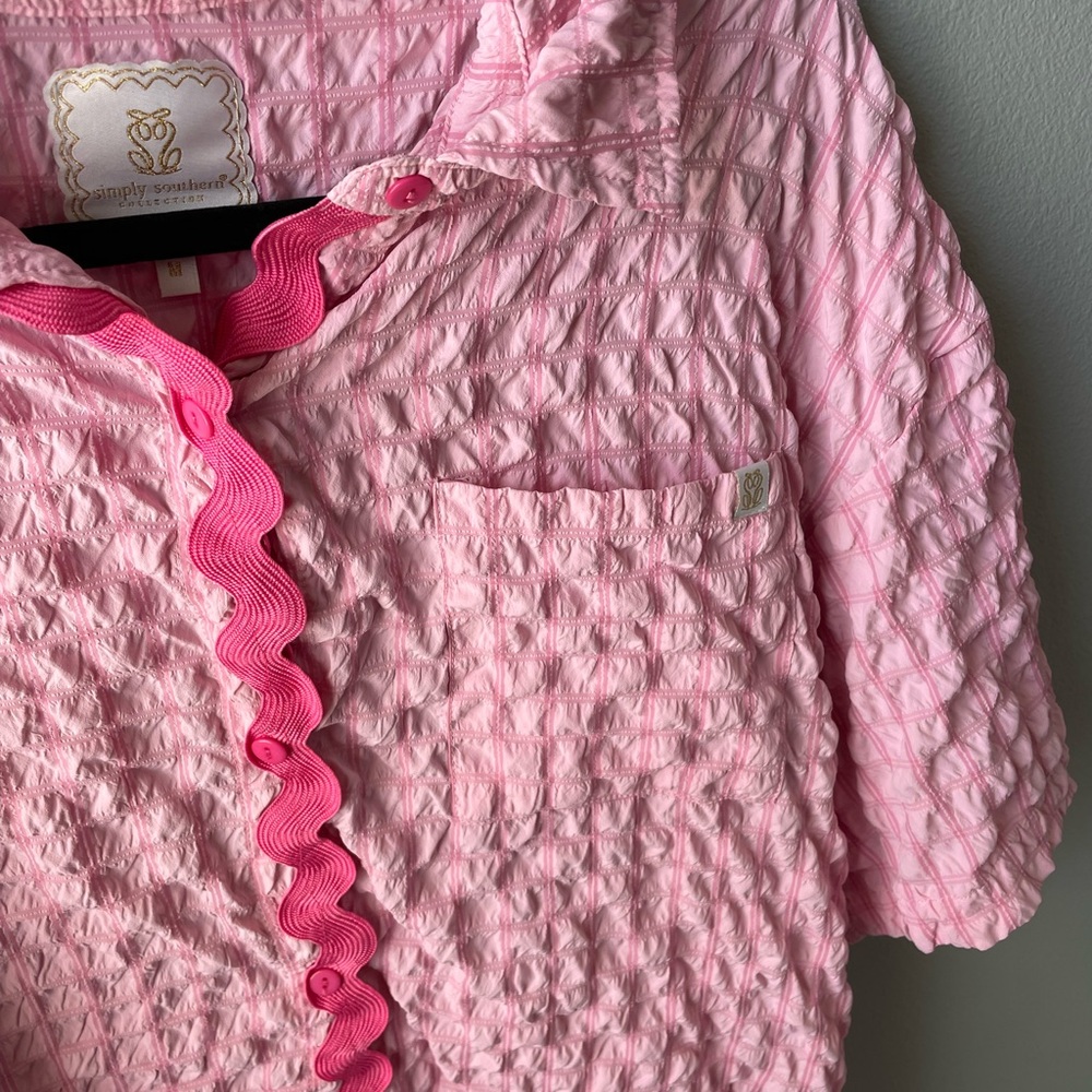 Simply Southern Pink Seersucker Scalloped Trim Shirt and Shorts Set Medium - Picture 3 of 9